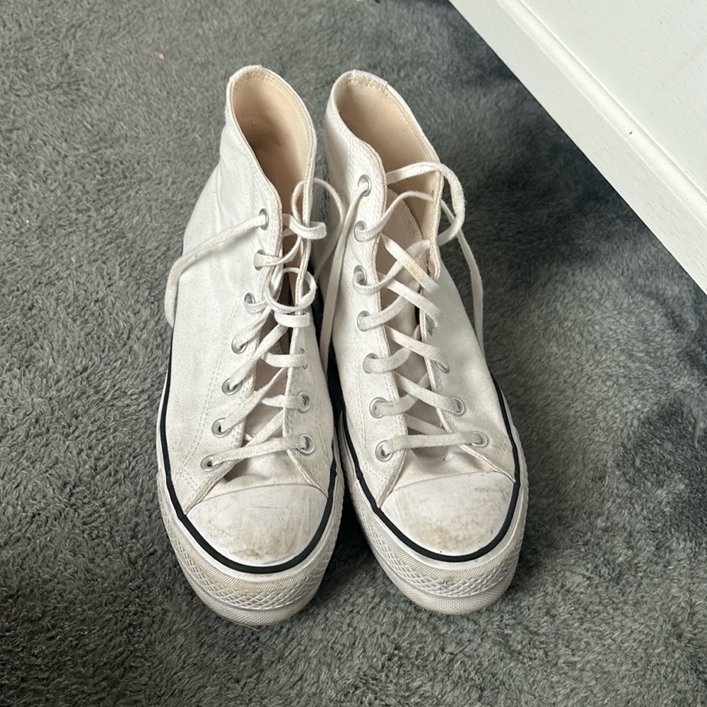 Size 9 Platform Converse (White)